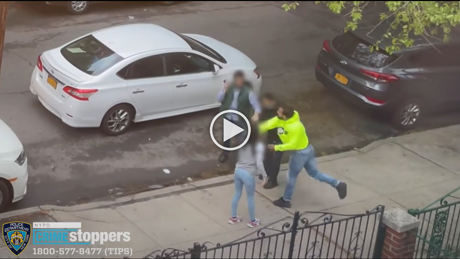 Νταής δέρνει πατέρα και γιο επειδή του έγδαραν το προφυλακτήρα [video]